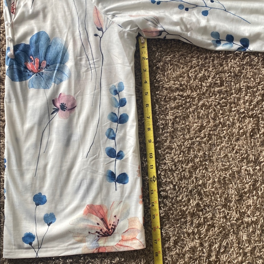 NWOT-Floral Long Sleeve Top - Picture 8 of 9